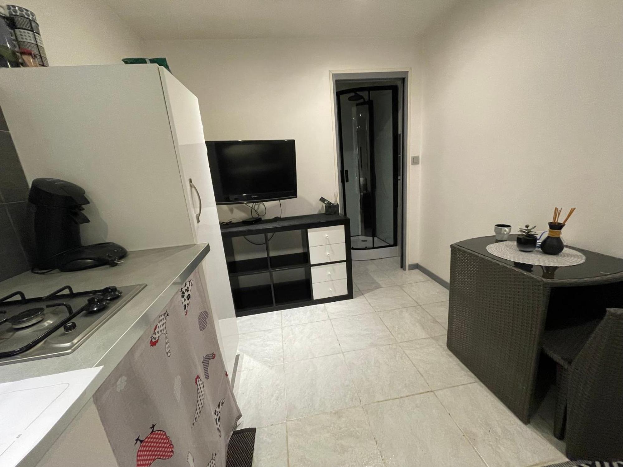 Appartement 2 Personnes Jardin Terrasse Jacuzzi A 2km Des Plages Fréjus